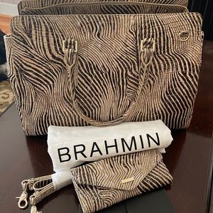 Brahmin Spirit Melbourne Finley Carryall EUC with dust bag ! Wallet included.